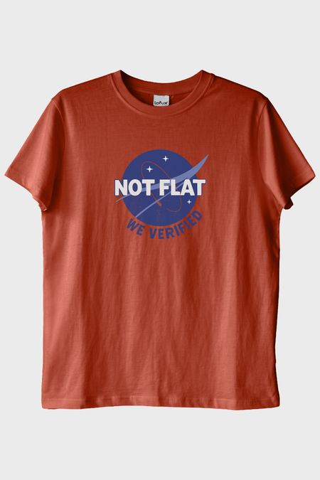 Bilim ve Mizahı Birleştiren 'Not Flat - We Verified' Kiremit Tişört