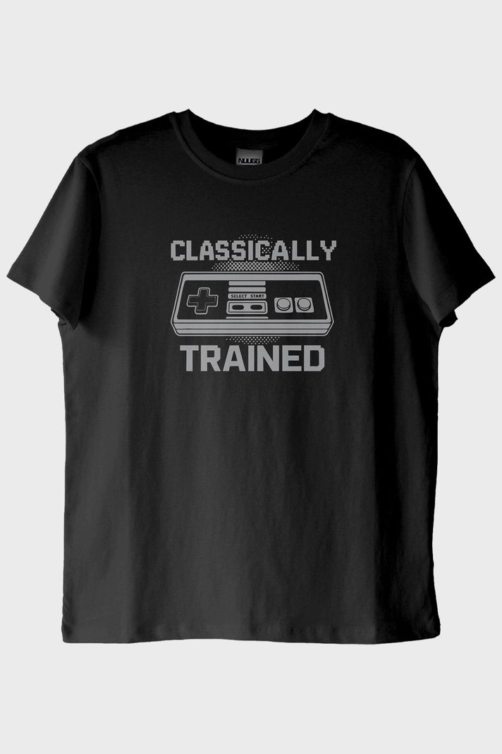 Classically Trained Retro Oyun Konsolu Baskılı Siyah Tişört ön görsel