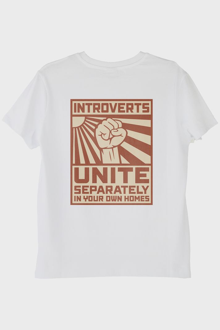 Introverts Unite Beyaz Tişört arka görsel