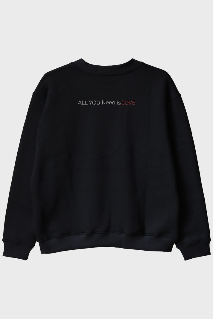 Kalp ve All You Need Is Love Yazılı Bisiklet Yaka Sweatshirt - Sevgililer Günü arka görsel
