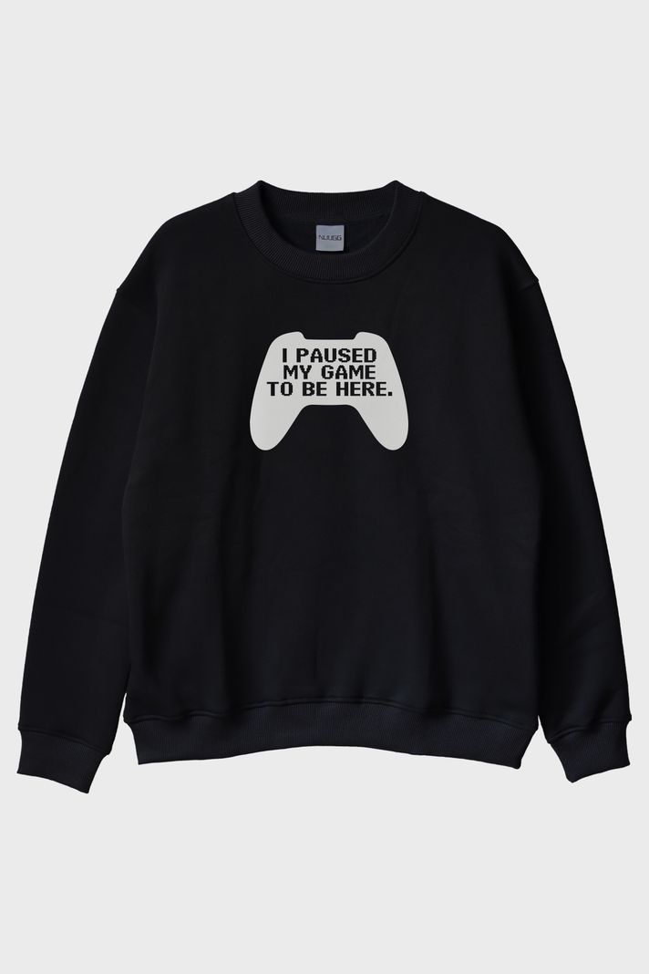 I Paused My Game Siyah Bisiklet Yaka Sweatshirt Oyun Kumandası Tasarımı ön görsel