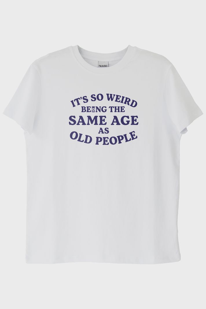 It's So Weird Being the Same Age as Old People Yazılı Baskılı Beyaz Tişört ön görsel