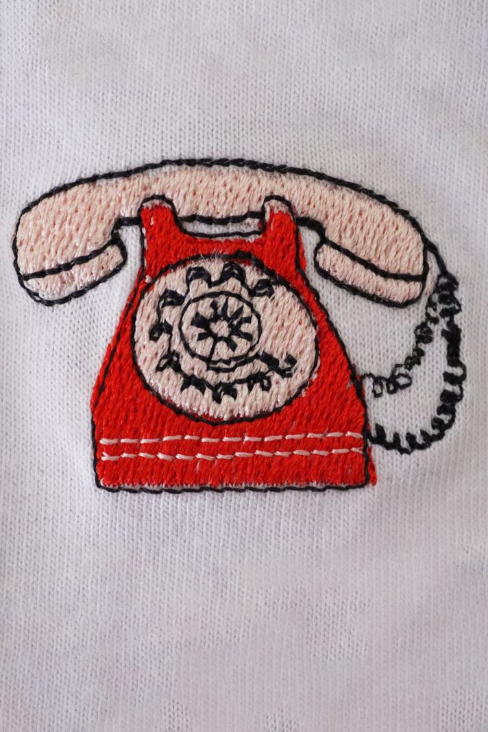 Çevirmeli Telefon Desenli Nakış Tişört - 4. görsel