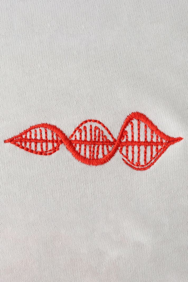 Kırmızı DNA Nakışlı Tişört - 3. görsel