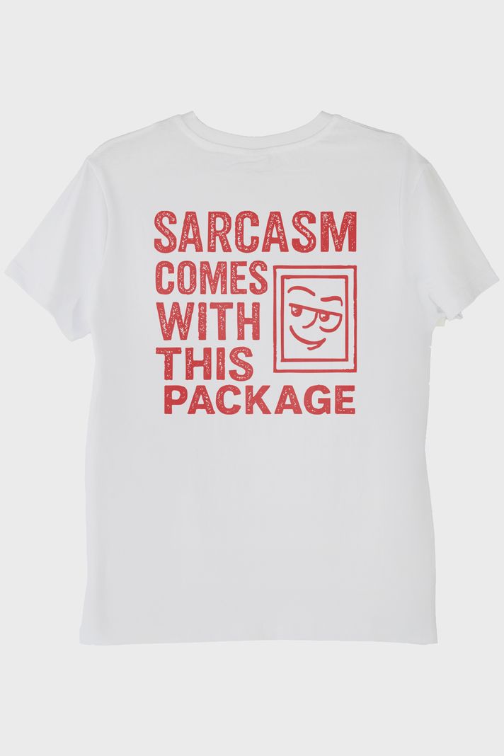 Sarcasm Comes With This Package Yazılı Beyaz Tişört arka görsel