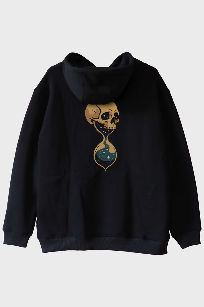 Karanlık Akış: Yıldızlı Kafatası Siyah Hoodie arka görsel