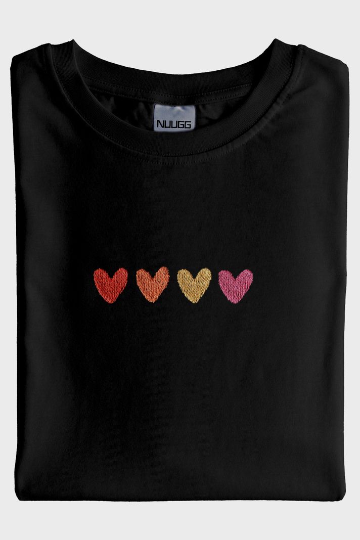 Renkli Kalp Desenli Nakış Siyah T-Shirt - Sevgililer Günü Özel Tasarım - 4. görsel