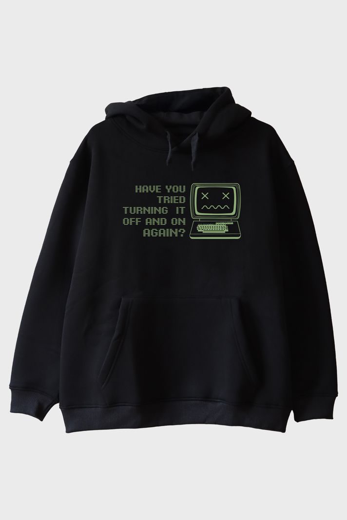 Turning It Off and On Again Baskılı Retro Siyah Hoodie ön görsel
