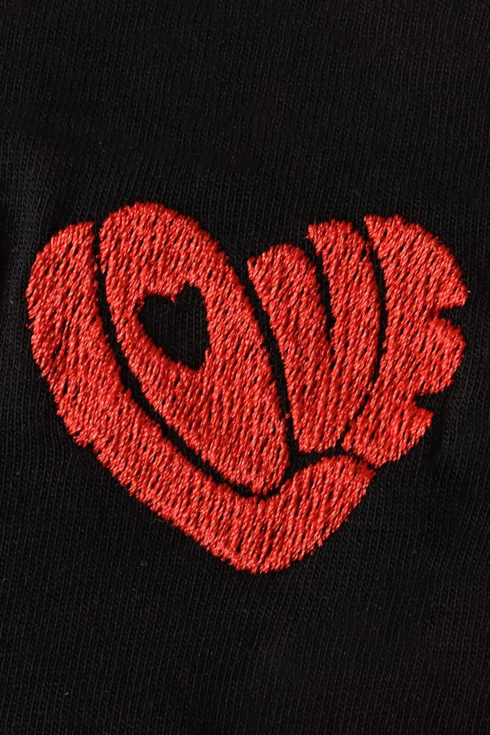 Love Kalbi Desenli Nakış Siyah T-Shirt - Sevgililer Günü Tasarımı - 3. görsel