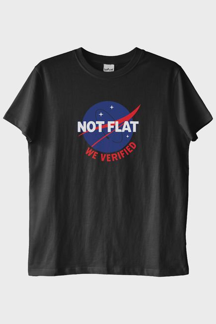 Bilim ve Mizahı Birleştiren 'Not Flat - We Verified' Siyah Tişört