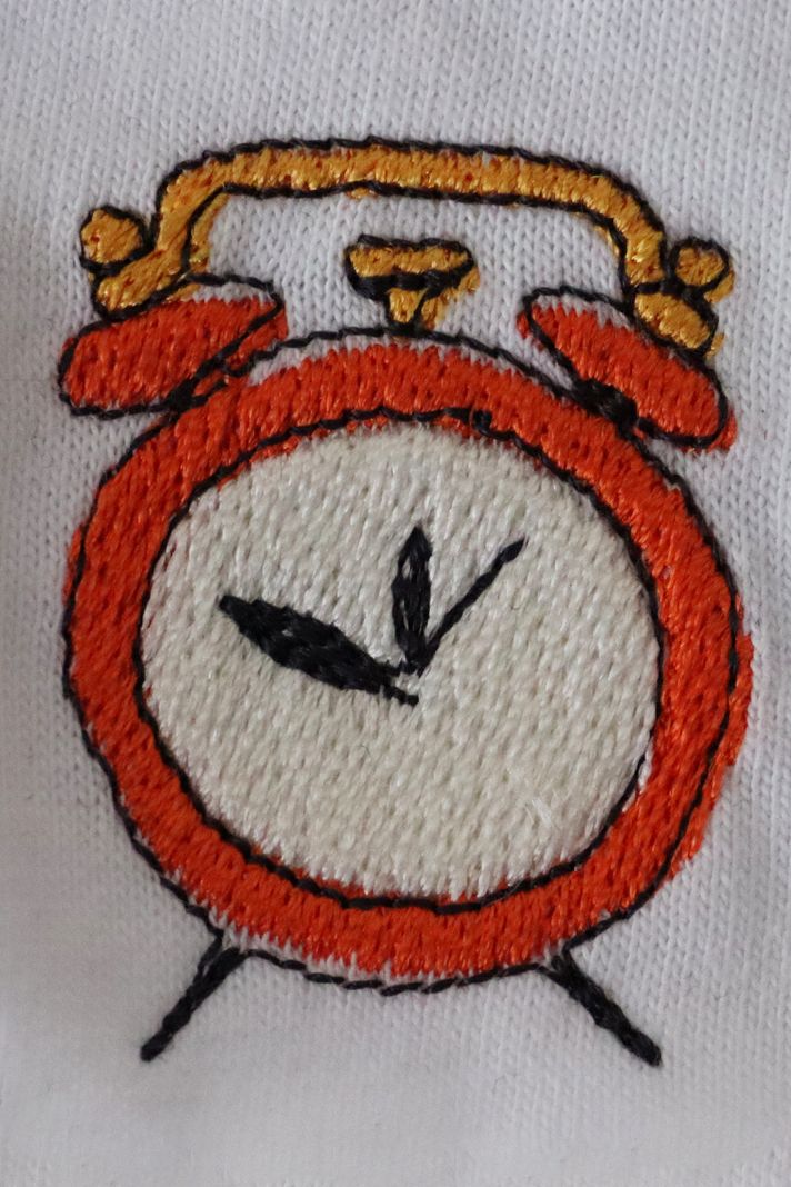 Çalar Saat Desenli Nakış Tişört - 4. görsel