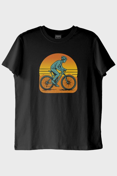 Biker Figürlü Bisikletçi Baskılı Doğa Siyah Tişörtü