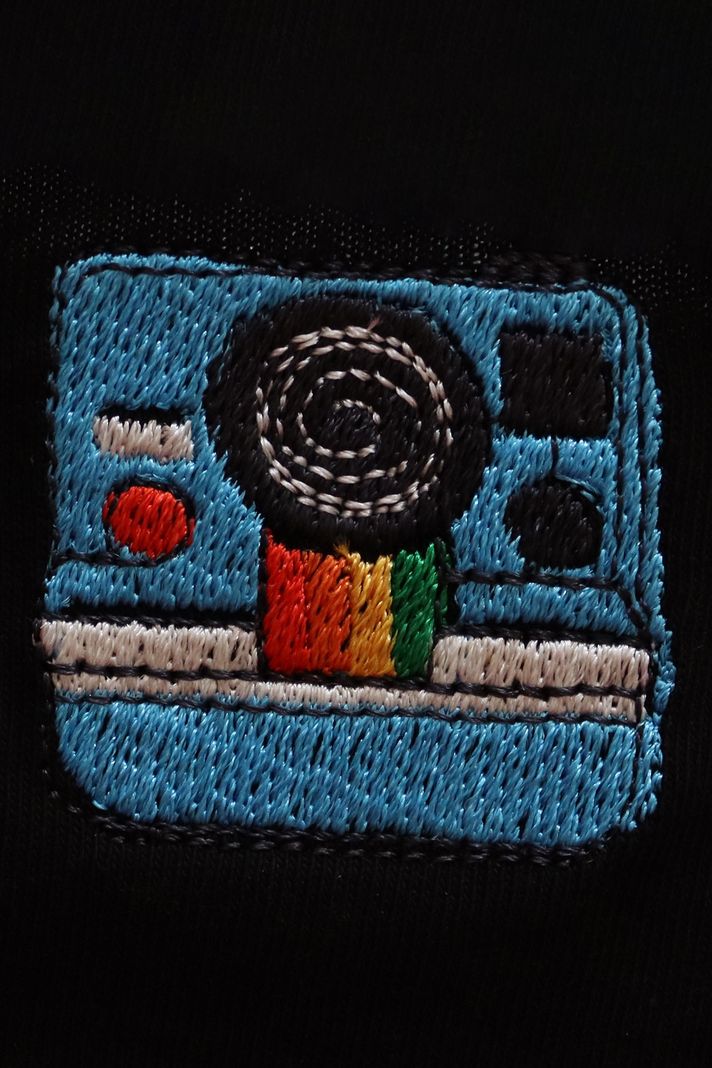 Polaroid Kamera Desenli Nakış Hoodie - 5. görsel