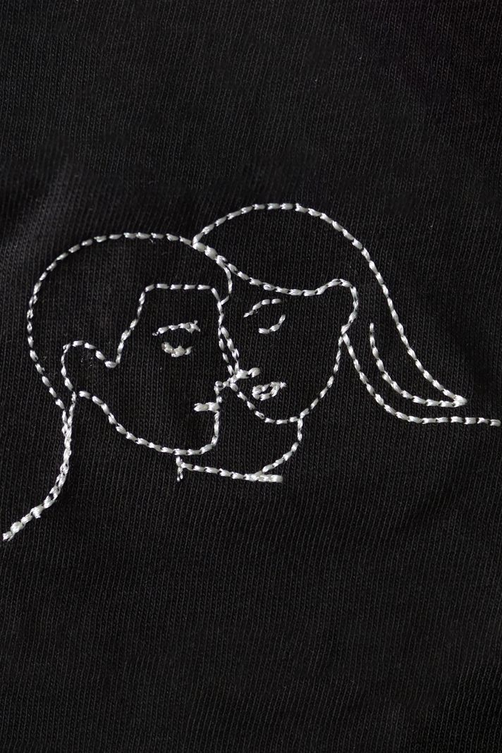 Çift Silüeti Desenli Nakış Siyah T-Shirt - Sevgililer Günü Hediyesi - 3. görsel