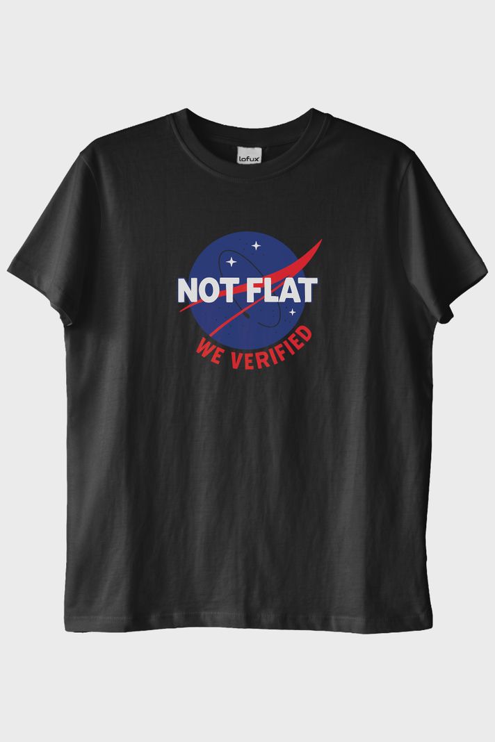 Bilim ve Mizahı Birleştiren 'Not Flat - We Verified' Siyah Tişört ön görsel