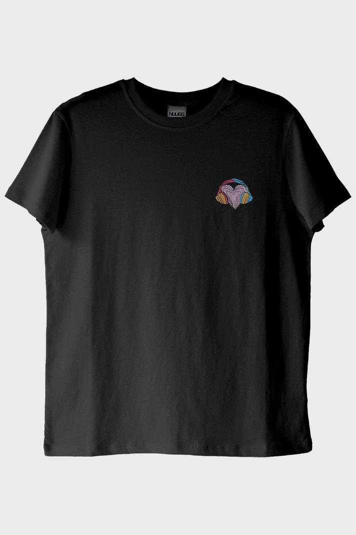 Renkli Kulaklık Kalpli Müzik Siyah T-Shirt ön görsel
