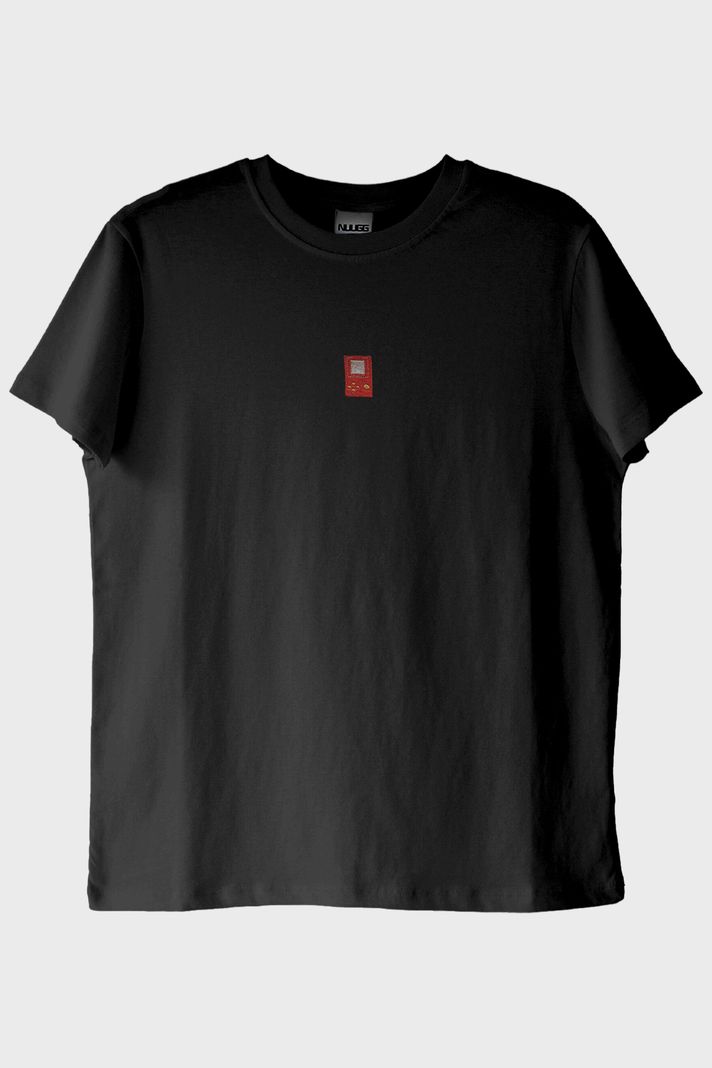 Kırmızı El Atarisi Desenli Nakış Siyah T-Shirt ön görsel