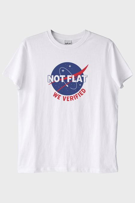 Bilim ve Mizahı Birleştiren 'Not Flat - We Verified' Beyaz Tişört