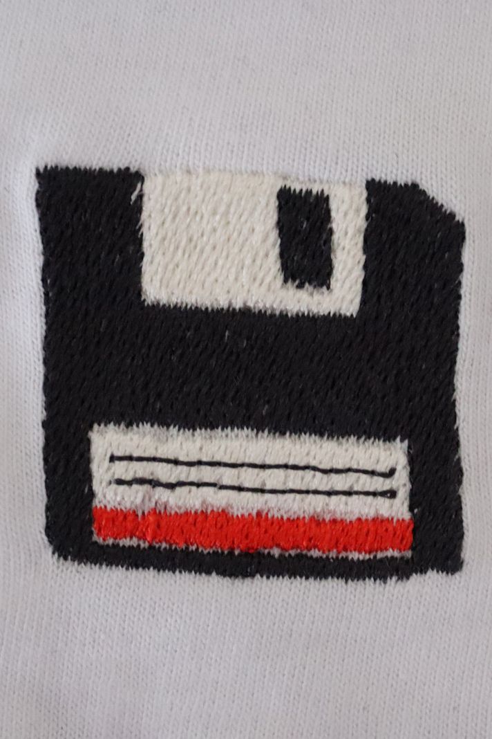 Disket Desenli Nakış Tişört - 3. görsel